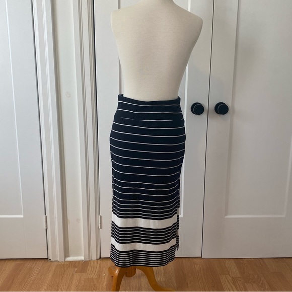 MIDI Striped skirt - Picture 4 of 9